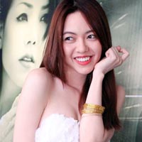 Thời trang - Hoàng Điệp khoe làn da trắng ngần